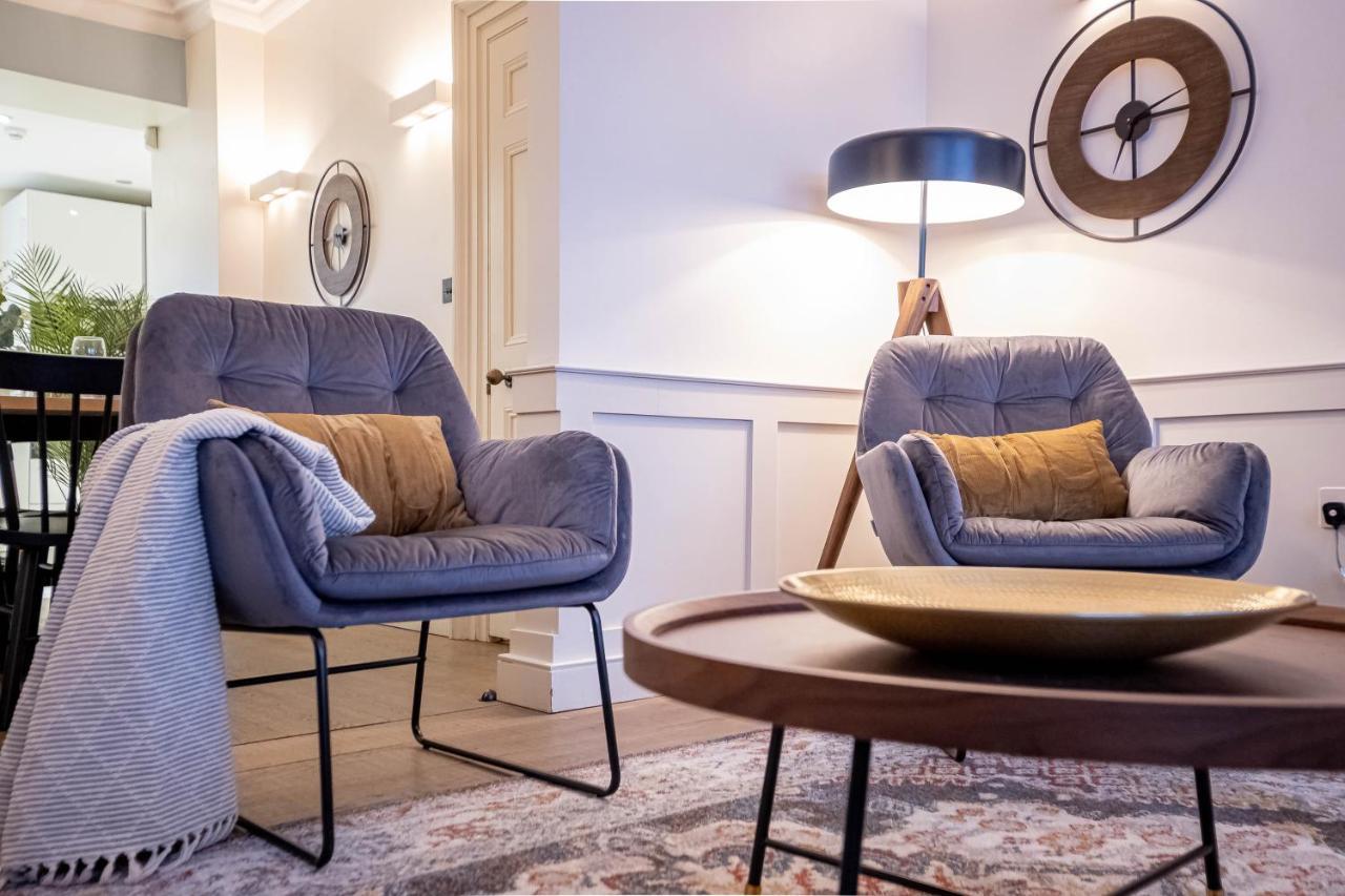 Liverpool St Three Bedroom Near Tube Station * London